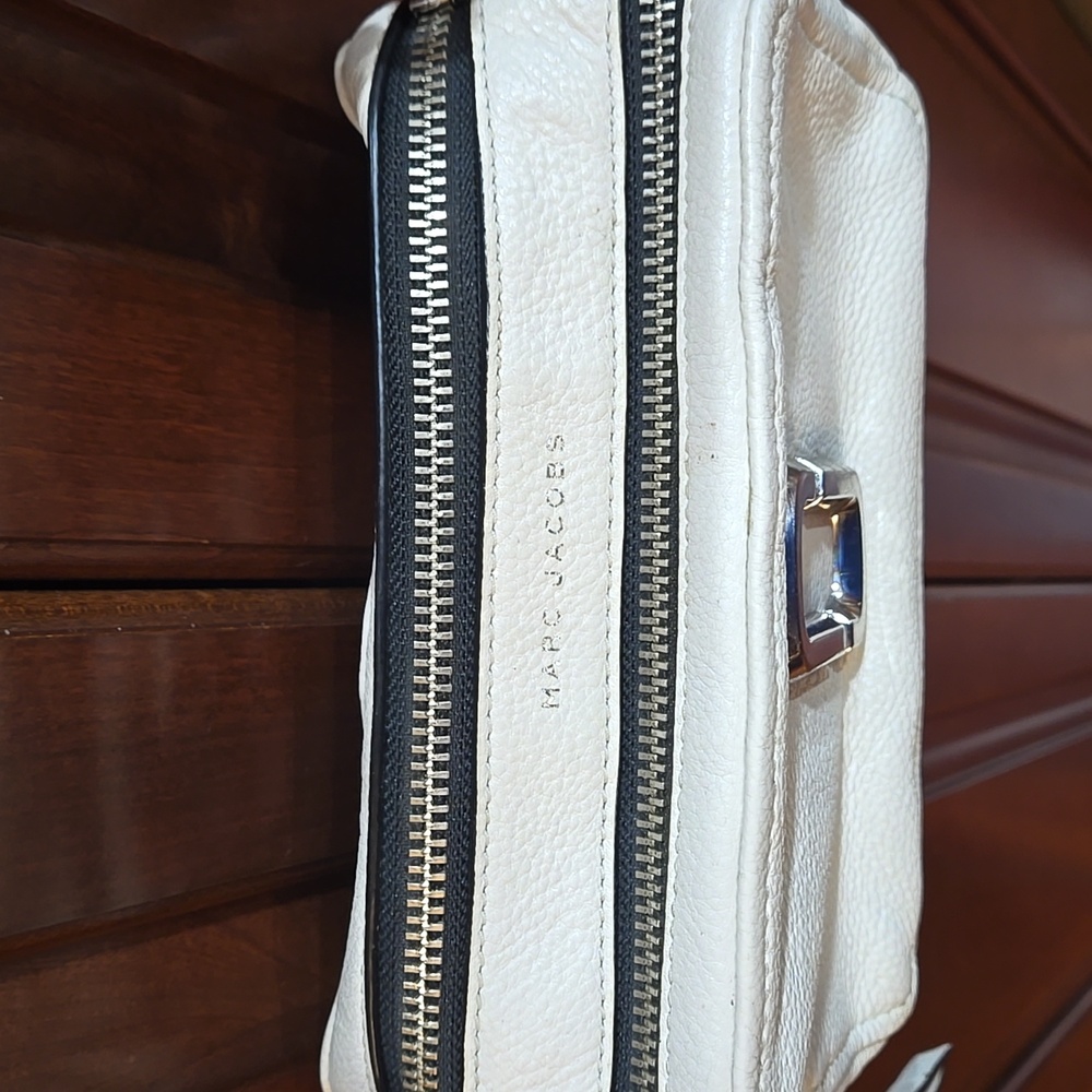 Marc Jacobs Cream/White Leather Soft Shot 21 Camera Crossbody Bag - Picture 6 of 14